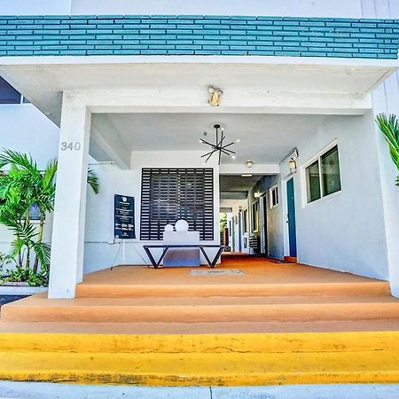 Christmas Retreat Walk To Dania Beach Pool Bagian luar foto