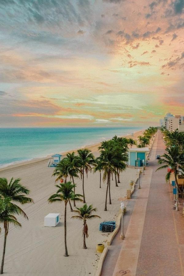 Christmas Retreat Walk To Dania Beach Pool Bagian luar foto